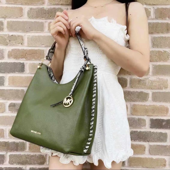 Bundle💕NWT Michael Kors Shoulder Bag & Wristlet - Picture 6 of 8